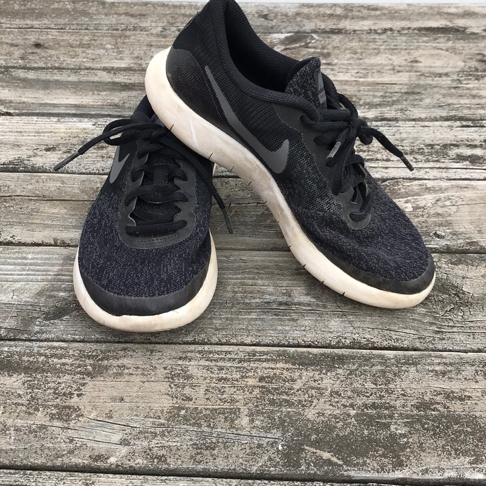 Black nike sneakers